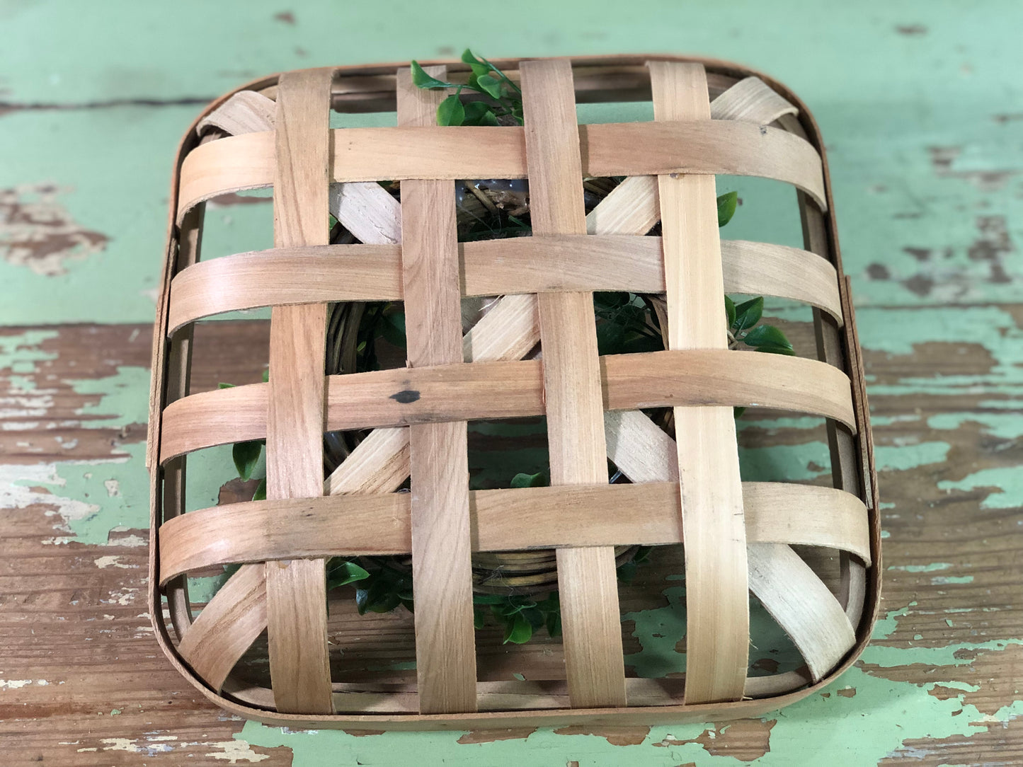 Small Tobacco Basket with Green Wreath